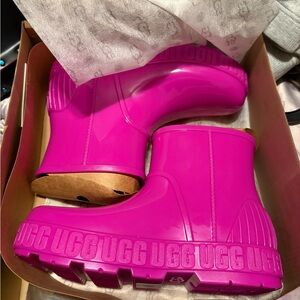 NEW UGG Pink Glossy Rain Ankle Boots - drizlita